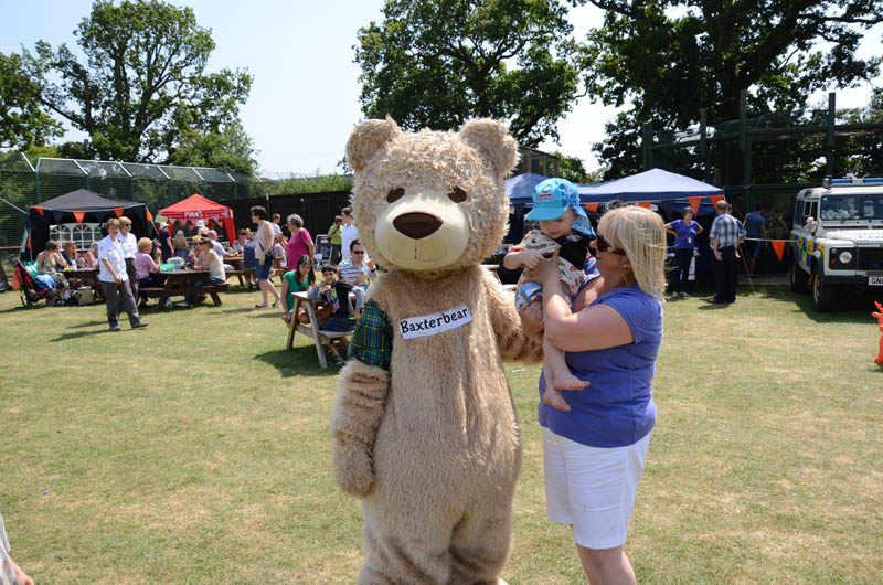 12x8 Baxterbear with guests 2